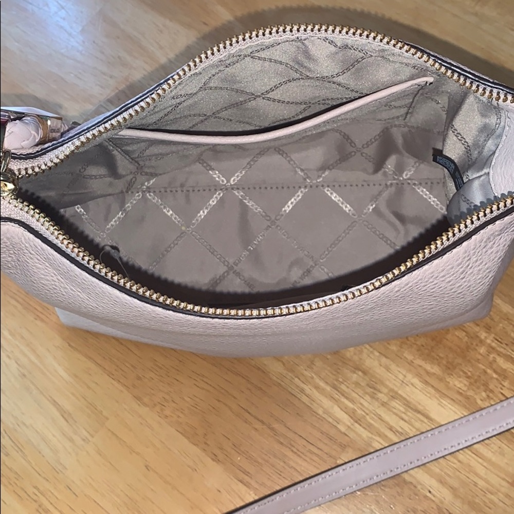 Michael kors crossbody purse - Picture 5 of 7